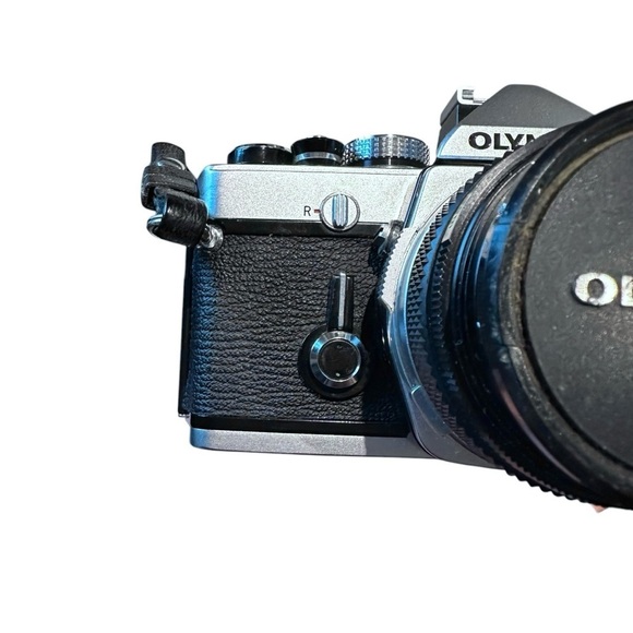Vintage Olympus OM-1 35mm Photography Camera with Flash Attachment and Cases - Picture 7 of 16